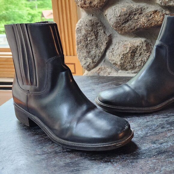 L.L. Bean Black Leather Rounded Toe Slip-On Boots Size 8.5M - Picture 3 of 15
